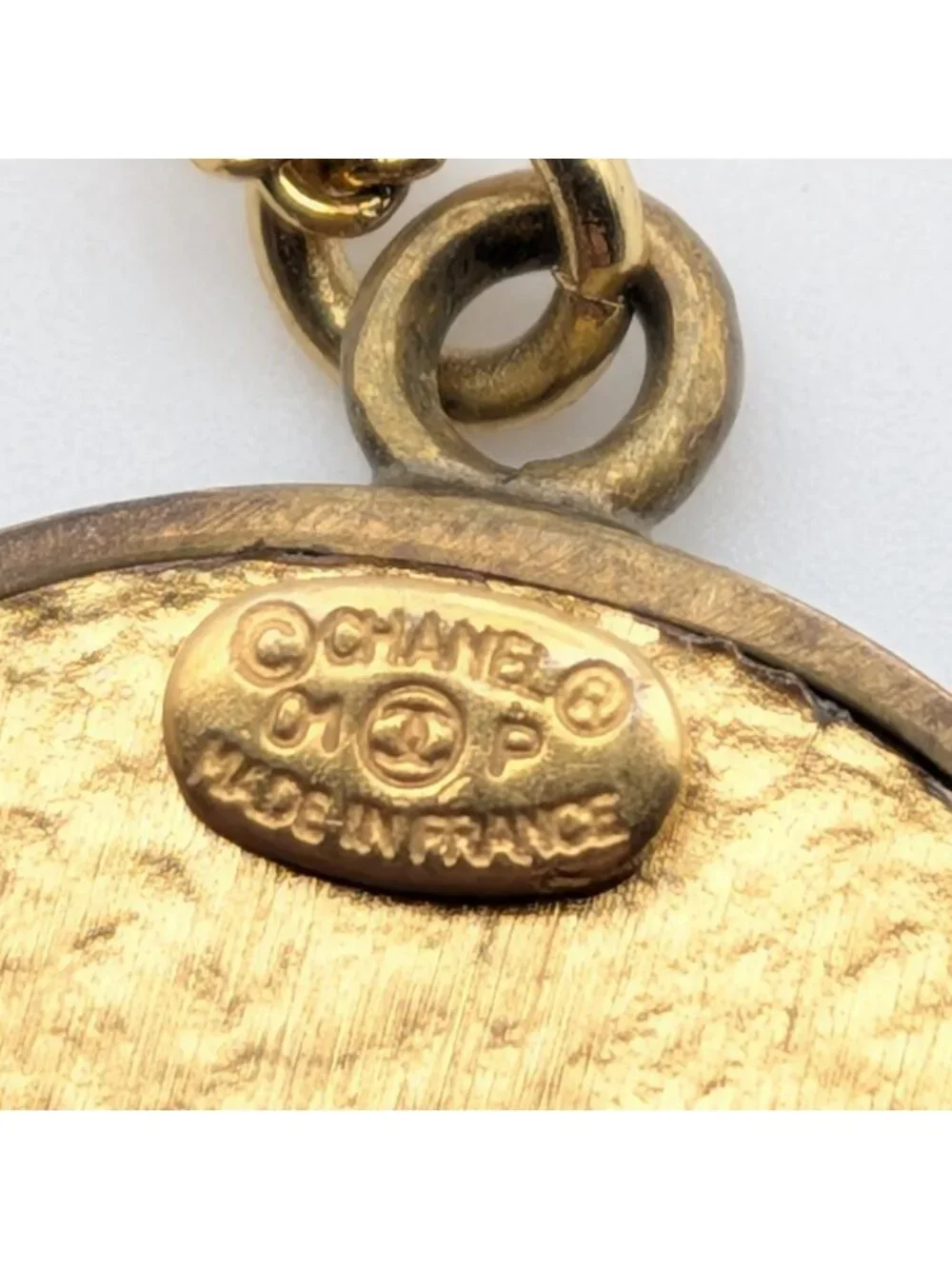 Chanel CC Logo Gold Black Pendant Round Coin Vintage 01P